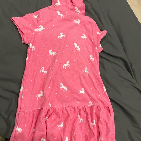 Cynthia Rowley Girls Beach Cover up. Unicorn design with hoodie - Picture 7 of 7